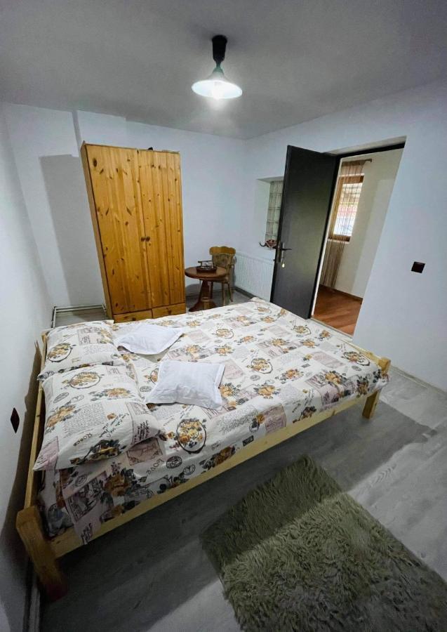 Casa De Sub Deal Densus Exteriér fotografie
