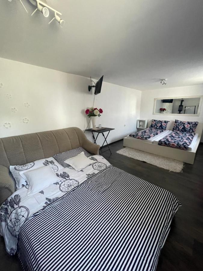 Casa De Sub Deal Densus Exteriér fotografie
