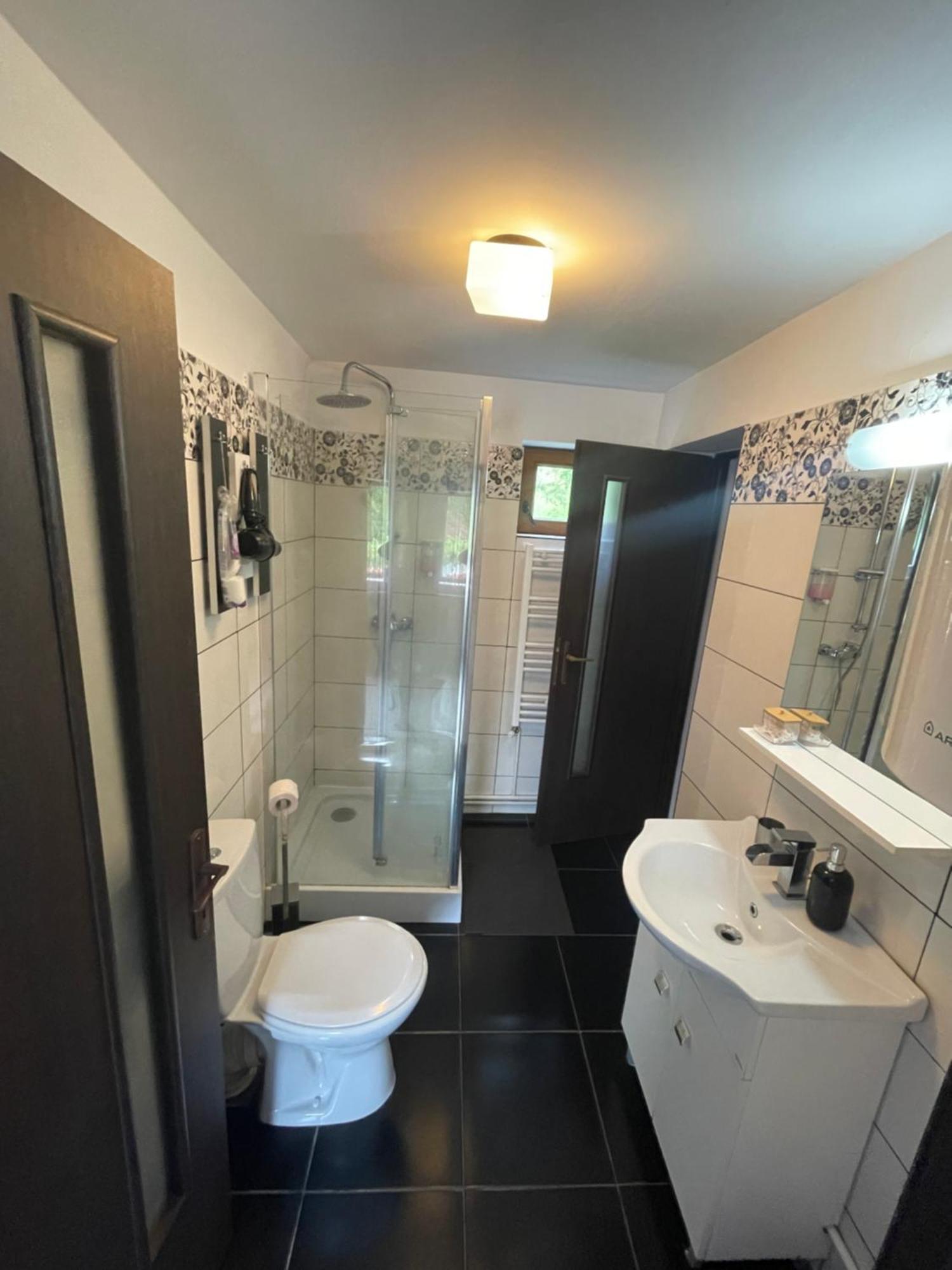 Casa De Sub Deal Densus Exteriér fotografie