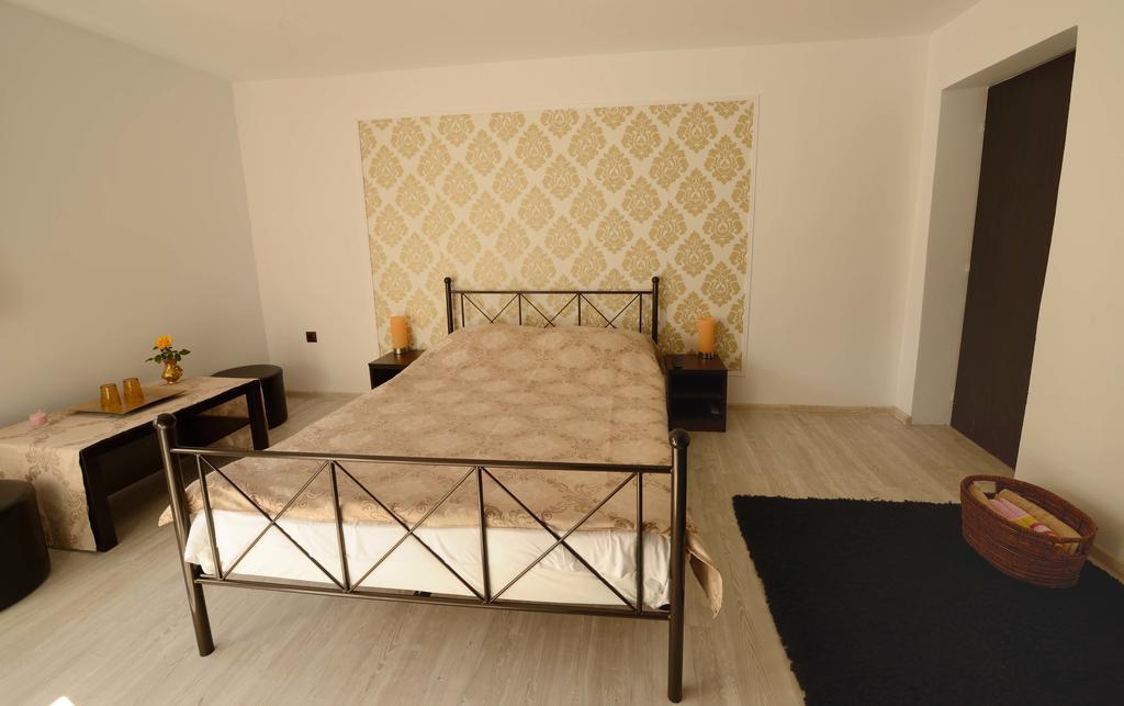 Casa De Sub Deal Densus Exteriér fotografie